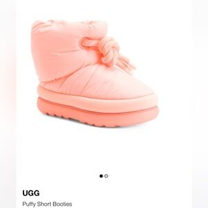 NWT UGG BOOT SIZE 6 new in box